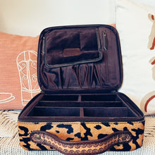 Load image into Gallery viewer, El Dorado Cowhide Jewelry Case
