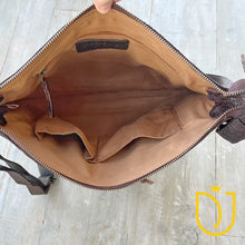 Load image into Gallery viewer, Warner Valley Vintage Leather Crossbody Purse
