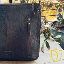 Load image into Gallery viewer, Warner Valley Vintage Leather Crossbody Purse
