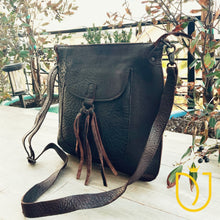 Load image into Gallery viewer, Warner Valley Vintage Leather Crossbody Purse
