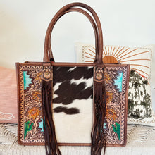 Load image into Gallery viewer, Great Bluff Western Leather Tote Bag
