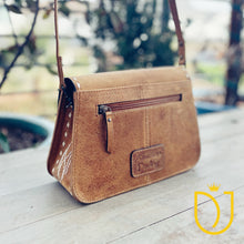 Load image into Gallery viewer, Wild Oak Leather Crossbody Purse

