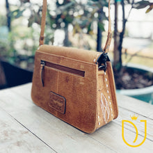 Load image into Gallery viewer, Wild Oak Leather Crossbody Purse
