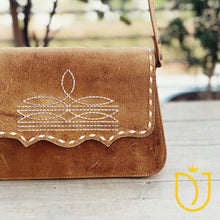Load image into Gallery viewer, Wild Oak Leather Crossbody Purse
