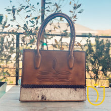Load image into Gallery viewer, Litchfield Leather Shoulder Bag
