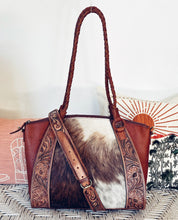 Load image into Gallery viewer, Lake Sumner Western Leather Crossbody Purse

