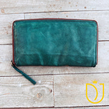 Load image into Gallery viewer, The James Vintage Leather Wallet
