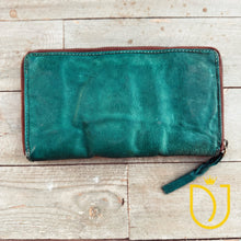 Load image into Gallery viewer, The James Vintage Leather Wallet
