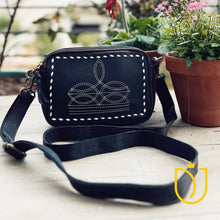 Load image into Gallery viewer, Parkline Hand Tooled Leather Purse
