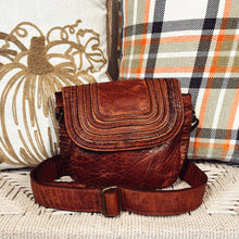 Load image into Gallery viewer, Clear Lake Vintage Leather Crossbody Purse
