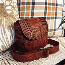 Load image into Gallery viewer, Clear Lake Vintage Leather Crossbody Purse

