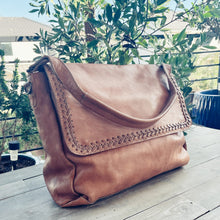 Load image into Gallery viewer, Barnhart Vintage Leather Crossbody Purse
