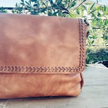 Load image into Gallery viewer, Barnhart Vintage Leather Crossbody Purse
