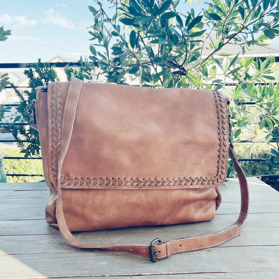 Barnhart Vintage Leather Crossbody Purse